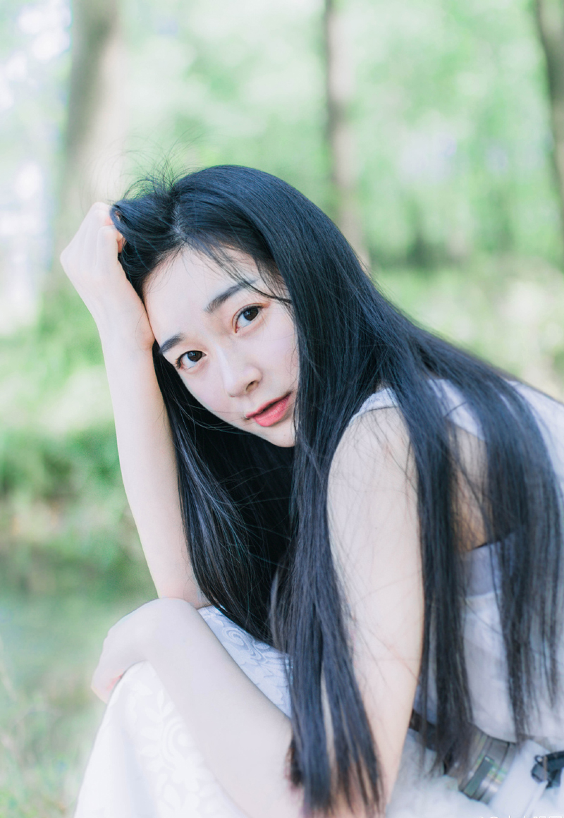 “我刘璝，今天就要反了！”刘璝站起身来，扭头看向周围已经围过来的一众将士道：“没什么冠冕堂皇的理由，只因为刘璋淫我妻子，更和那贱人暗谋害我，不反，我将再无生路，与旁人无关，诸位自可坐壁上观。”